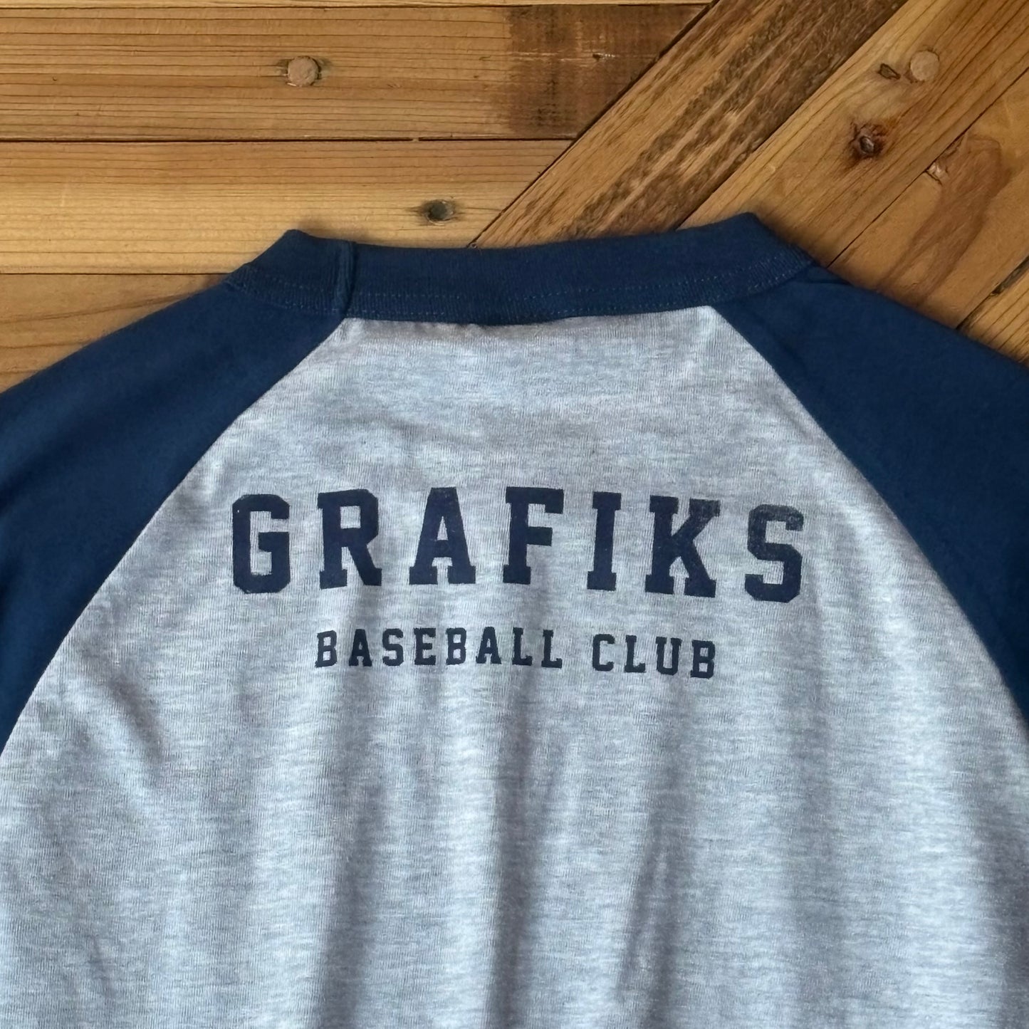 『GRAFIKS』 Raglan BB Tee