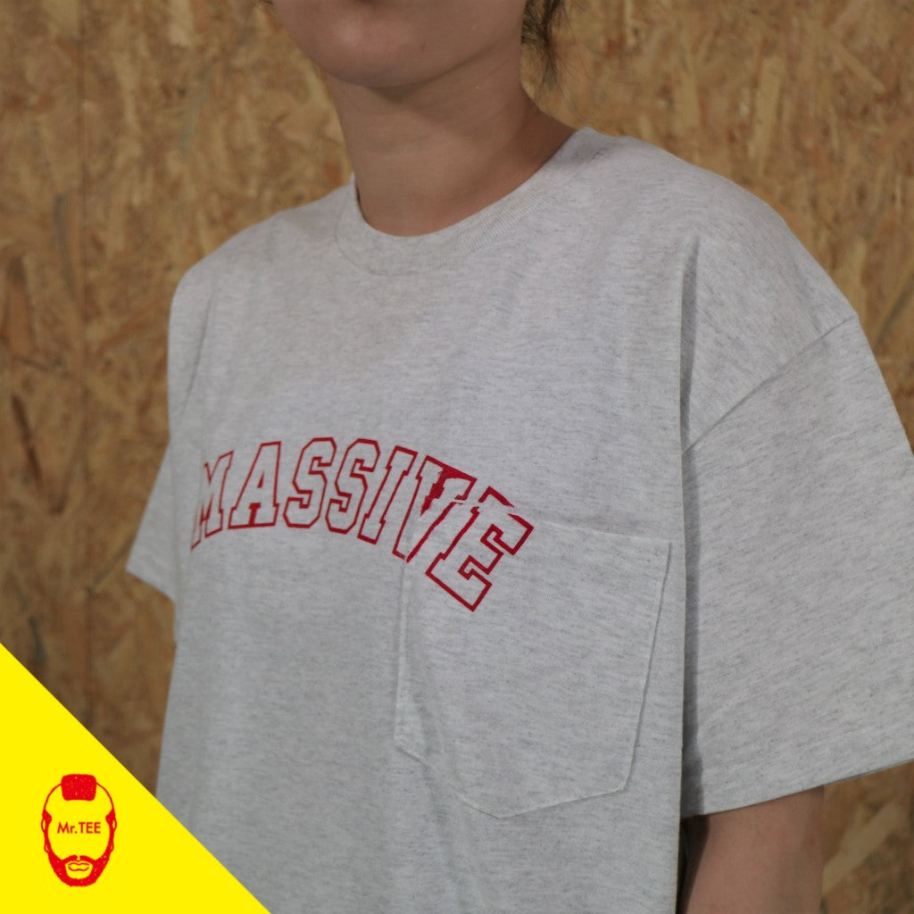 『MASSIVE』Grafik Tee w/PKT