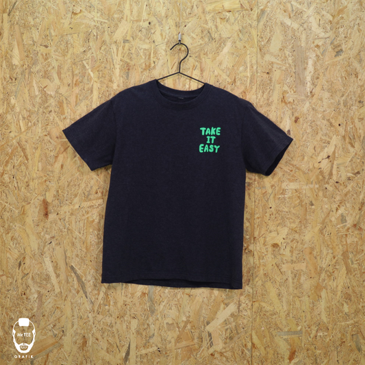 『TAKE IT EASY』Grafik Tee